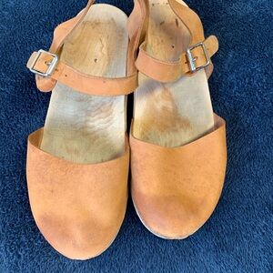 Lotta’s Wood and Nubuck Quality Clogs